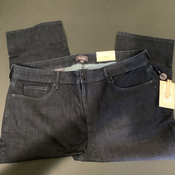 NYDJ PETITE Cool Embrace Capri Double Snap Side Slit Dark Rinse 3LM05.10 - Picture 6 of 12